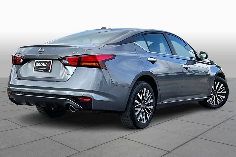 2023 Nissan Altima - Image 13