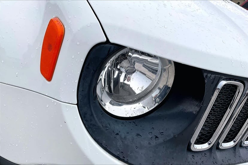 2017 Jeep Renegade - Image 28