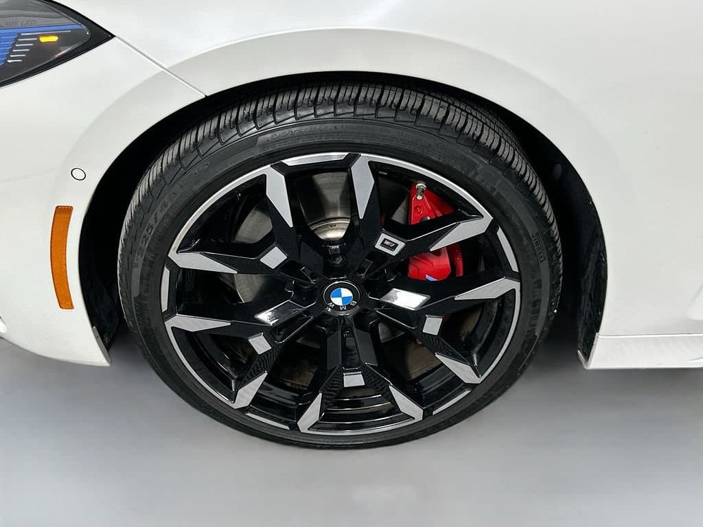 2025 BMW 4 Series - Image 32