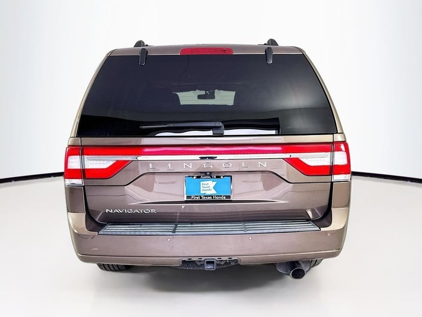2017 Lincoln Navigator - Image 6