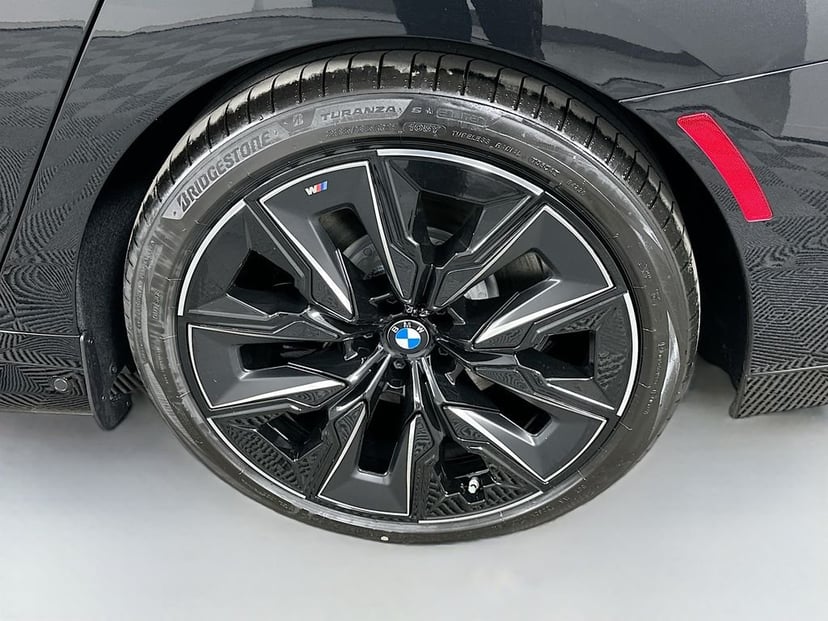 2026 BMW i7 - Image 23