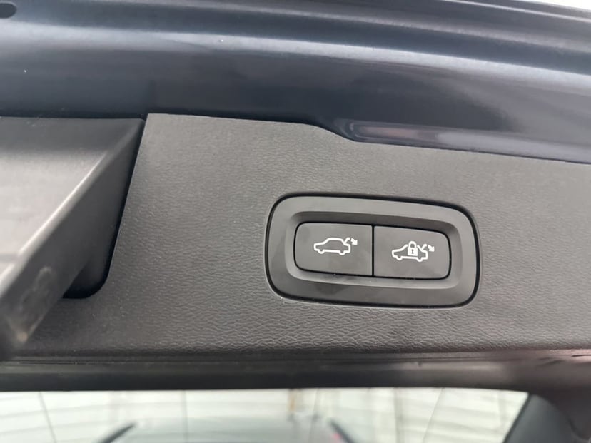 2020 Volvo V60 - Image 11