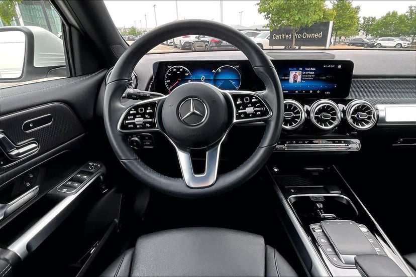 2023 Mercedes-Benz EQB 300 - Image 5