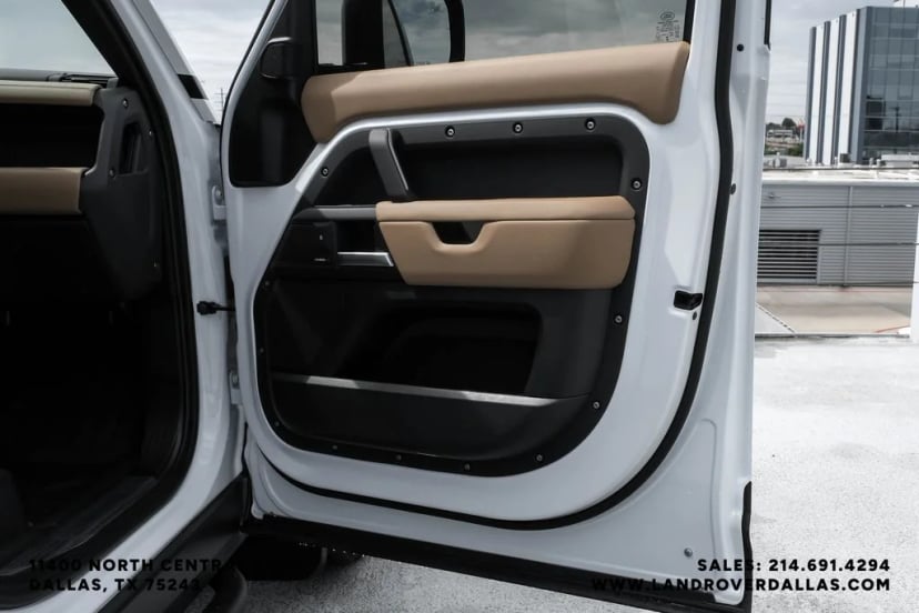 2026 Land Rover Defender 110 - Image 39