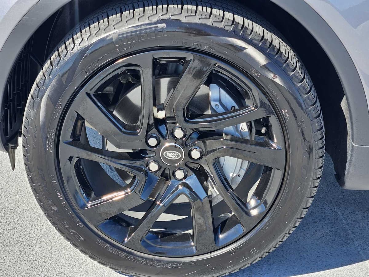 2025 Land Rover Discovery - Image 10