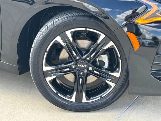 2024 Kia K5 - Image 2
