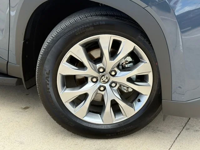 2026 Toyota Grand Highlander Hybrid - Image 2