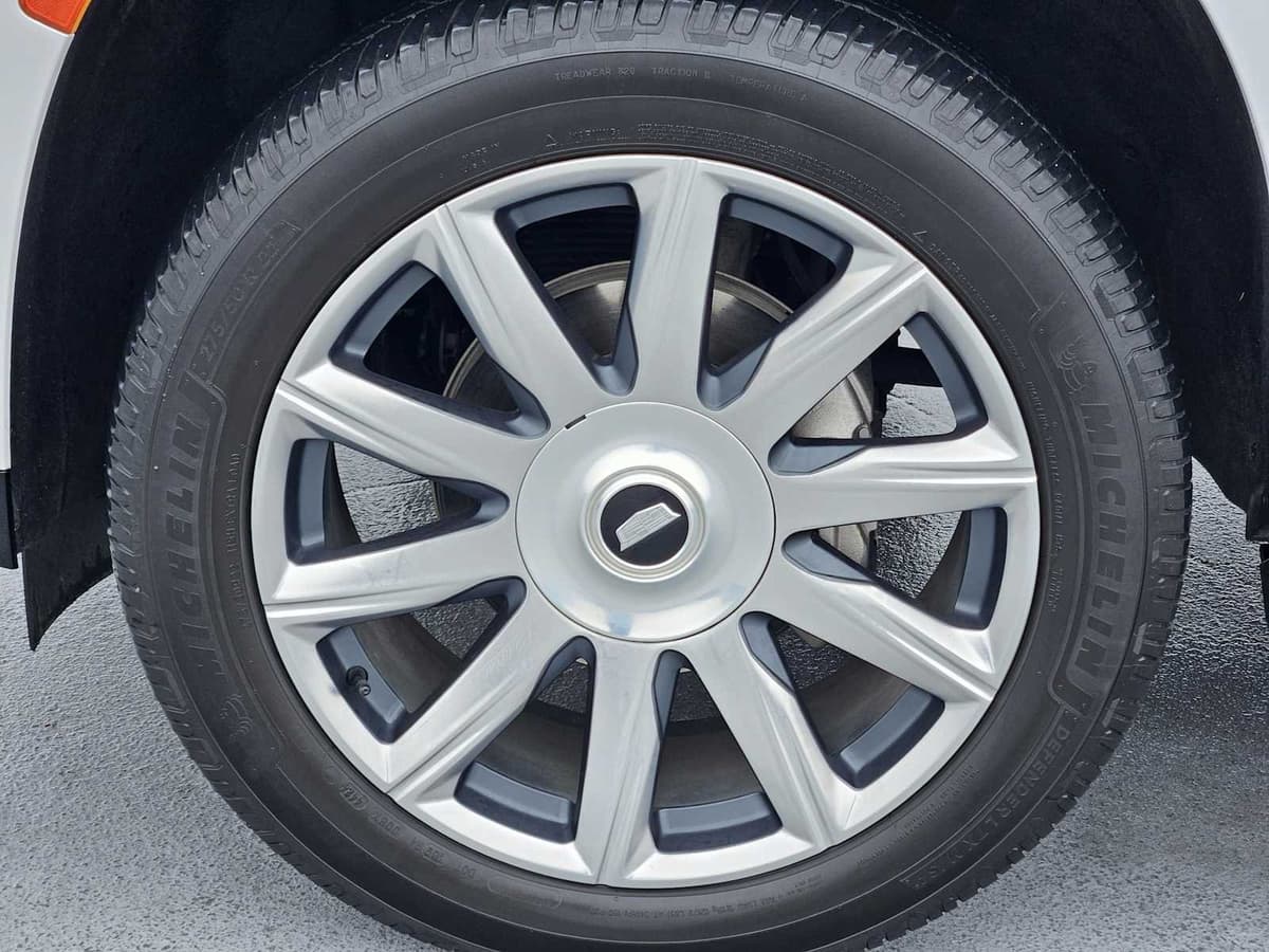 2023 Cadillac Escalade ESV - Image 10