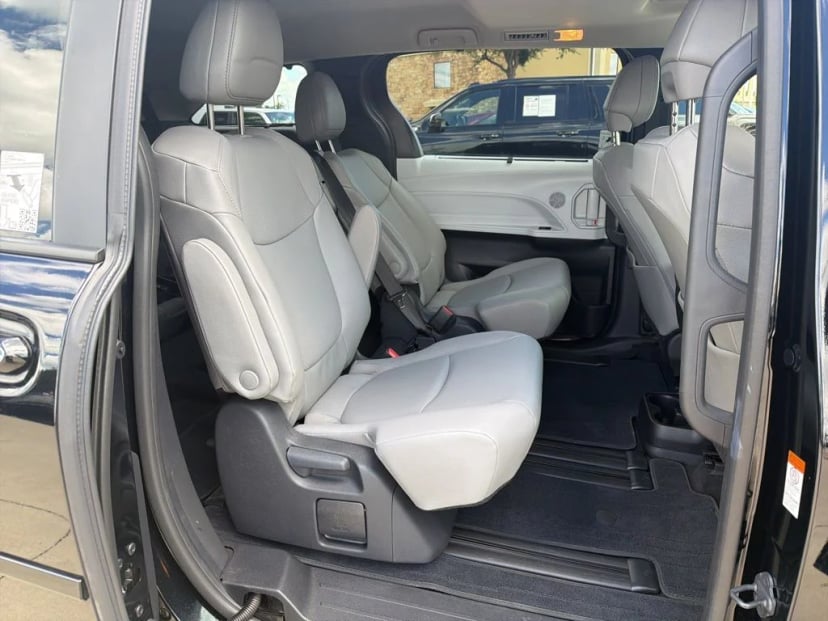 2026 Toyota Sienna - Image 11
