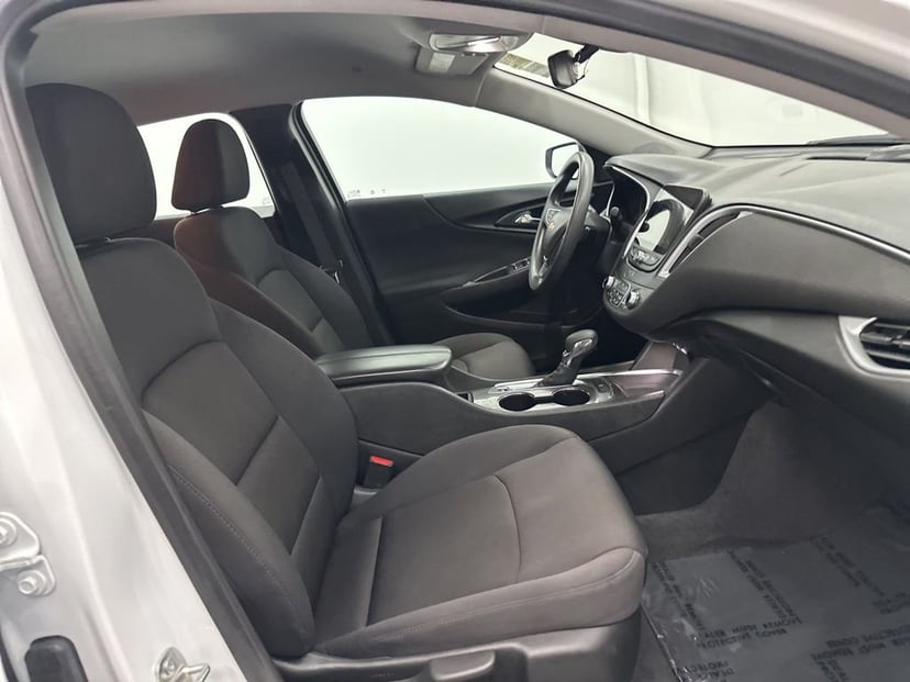 2023 Chevrolet Malibu - Image 24