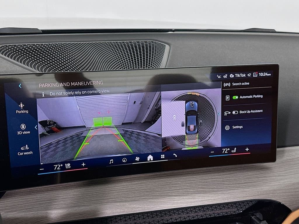 2025 BMW 4 Series - Image 13