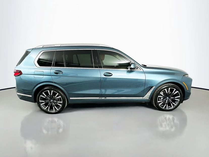 2024 BMW X7 - Image 4