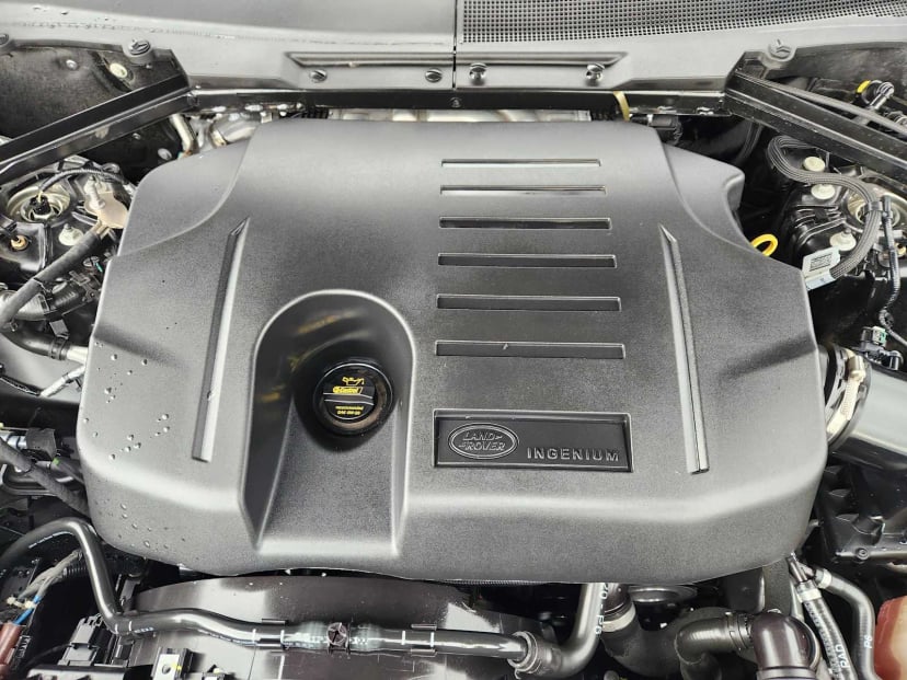 2024 Land Rover Defender - Image 32