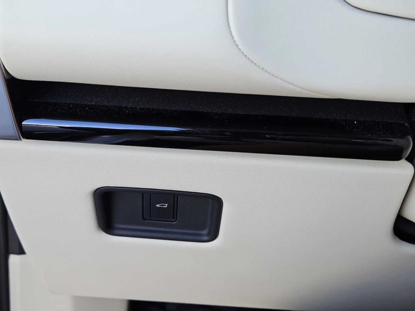 2023 Land Rover Range Rover - Image 22
