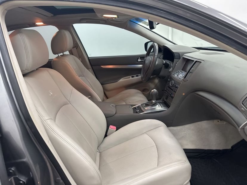 2011 INFINITI G37 - Image 20