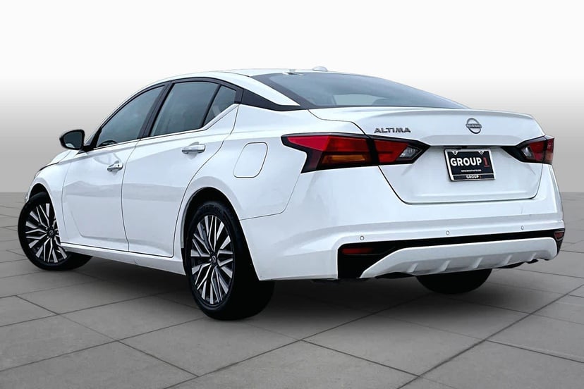 2025 Nissan Altima - Image 12