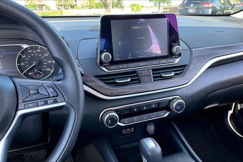 2025 Nissan Altima - Image 7