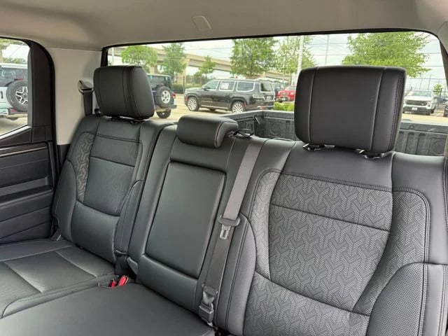 2022 Toyota Tundra - Image 30