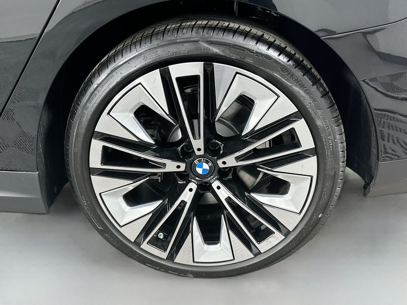 2026 BMW 5 Series - Image 21