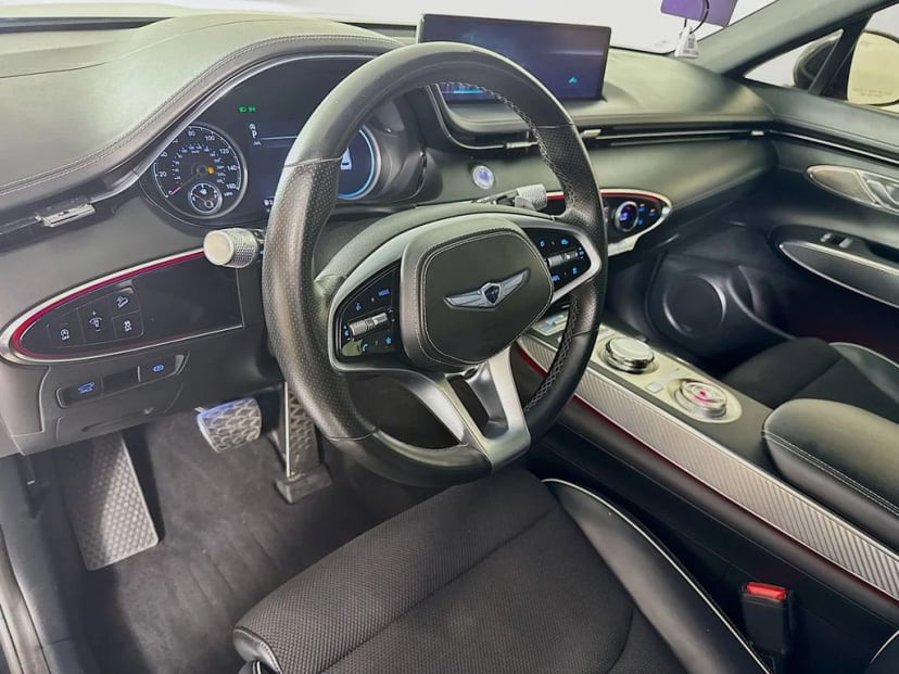 2022 Genesis GV70 - Image 9