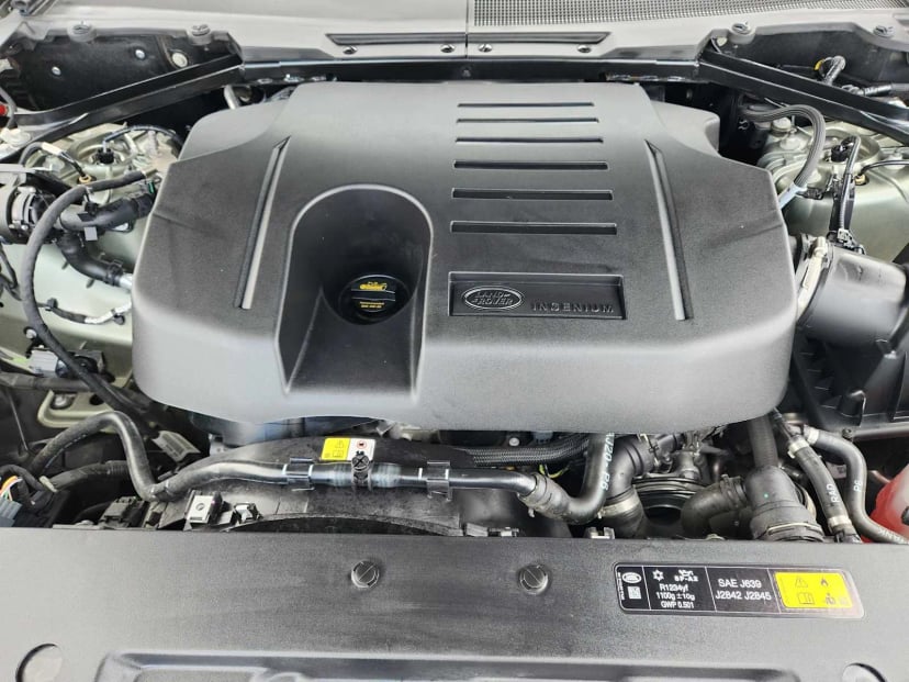 2025 Land Rover Defender - Image 34