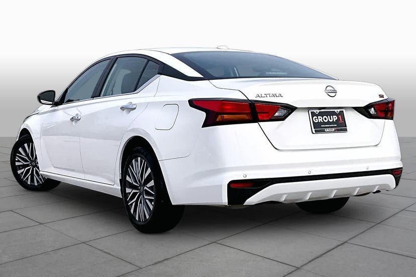 2025 Nissan Altima - Image 12