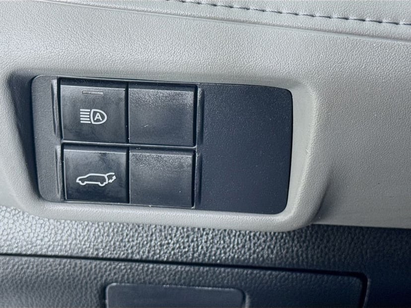 2020 Toyota Highlander - Image 11
