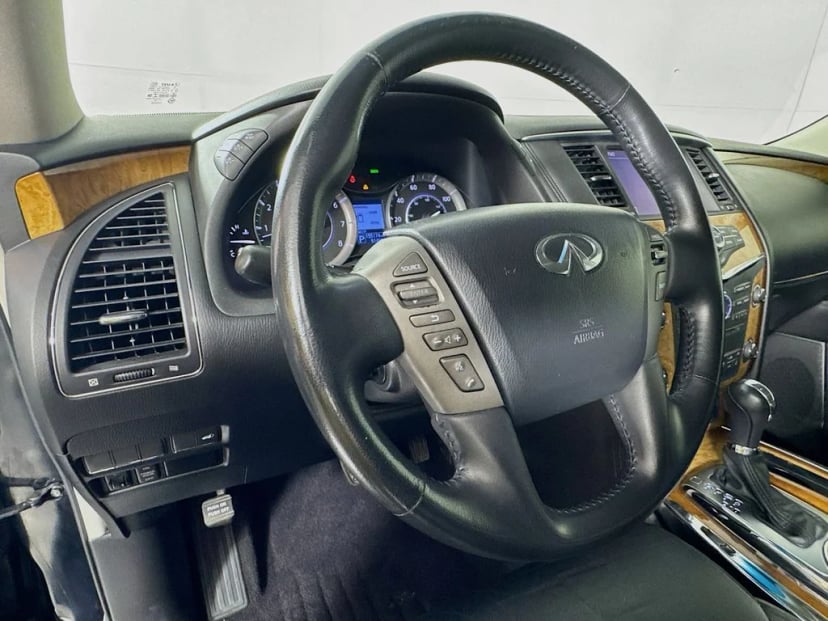 2013 INFINITI QX56 - Image 12