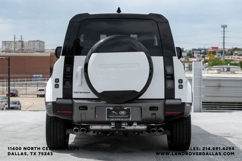 2026 Land Rover Defender 90 - Image 8