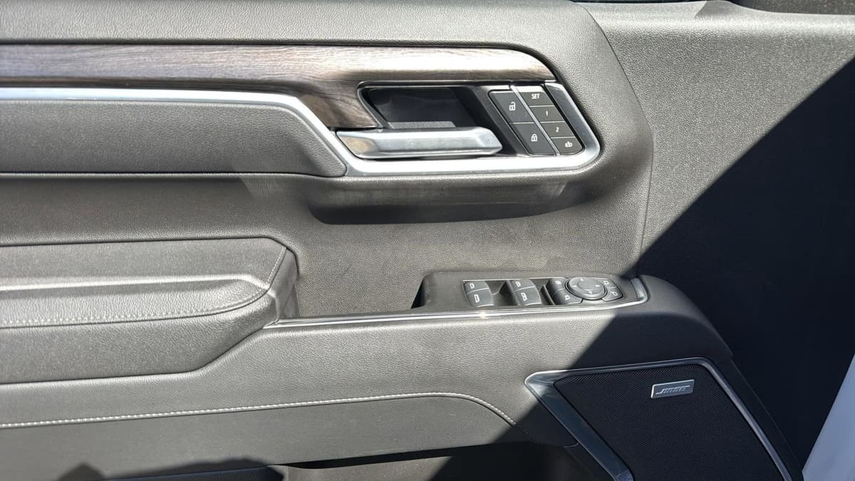 2025 Chevrolet Silverado 1500 - Image 12