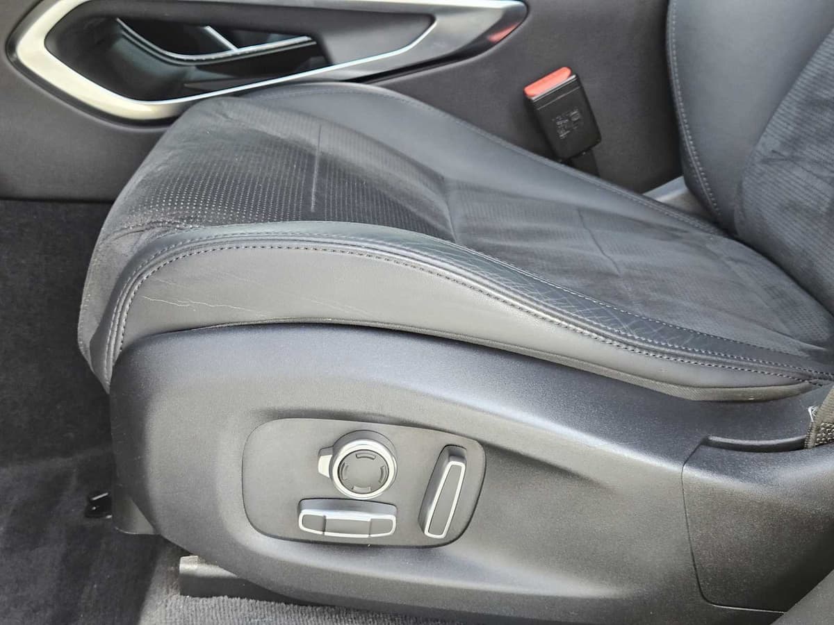 2023 Jaguar F-PACE - Image 22