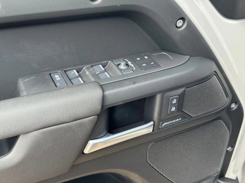 2026 Land Rover Defender 110 - Image 12