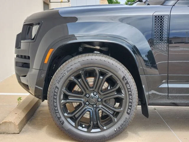 2026 Land Rover Defender 110 - Image 6