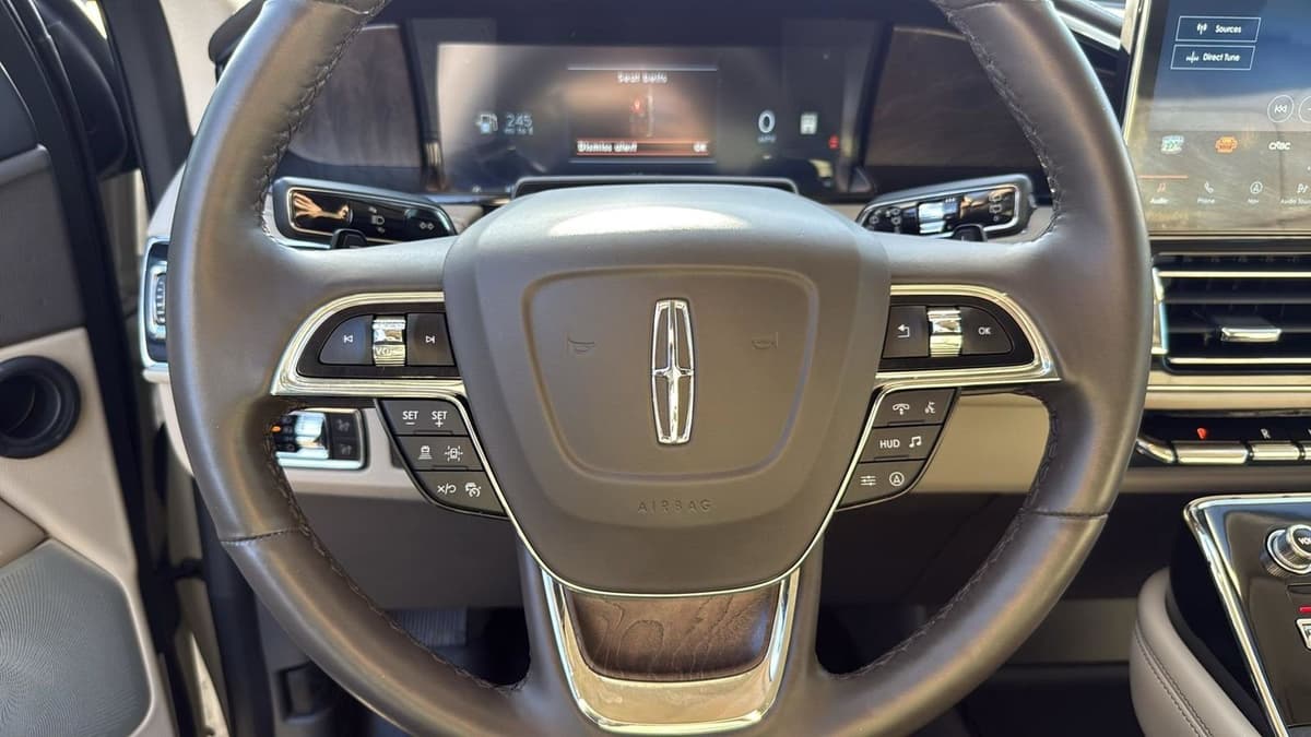 2023 Lincoln Navigator L - Image 15