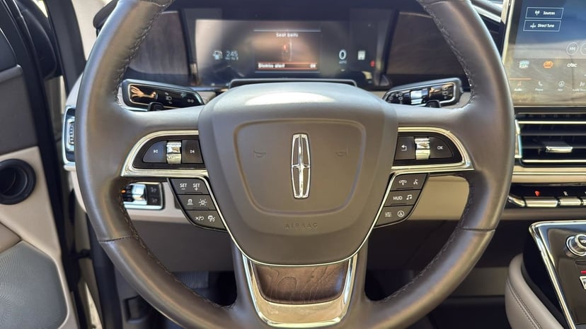 2023 Lincoln Navigator L - Image 15