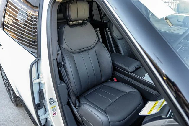 2026 Land Rover Range Rover - Image 33