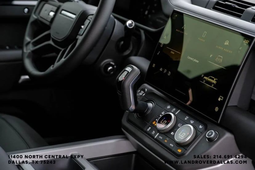 2026 Land Rover Defender 110 - Image 25