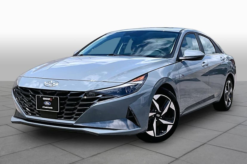 2022 Hyundai Elantra - Image 35