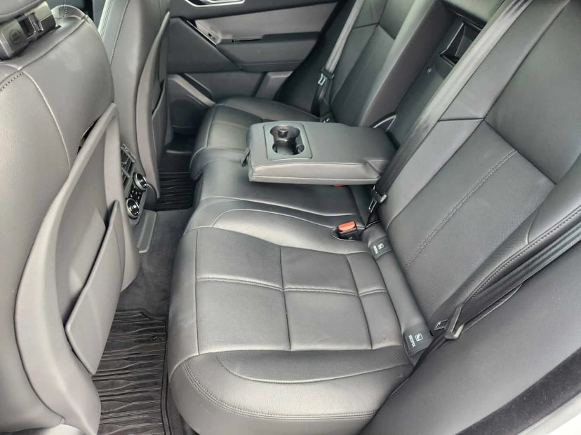 2026 Land Rover Range Rover Velar - Image 30