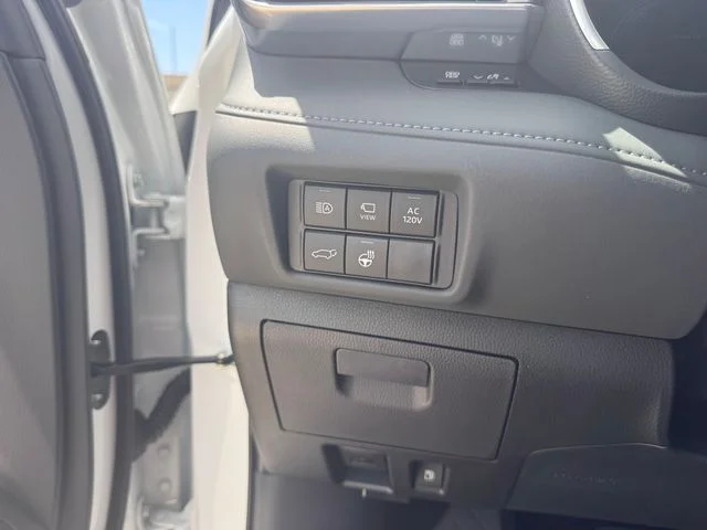 2026 Toyota Highlander Hybrid - Image 16