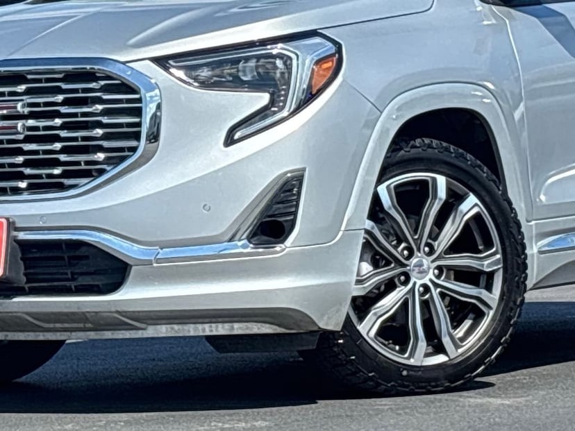 2021 GMC Terrain - Image 2