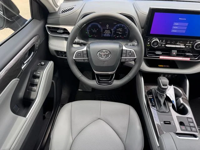 2026 Toyota Highlander Hybrid - Image 19