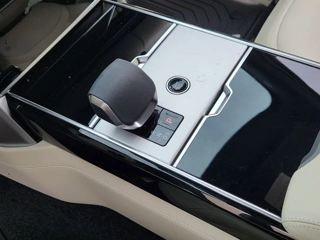 2026 Land Rover Range Rover - Image 15