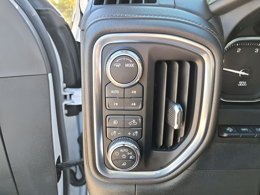2023 GMC Sierra 2500HD - Image 33