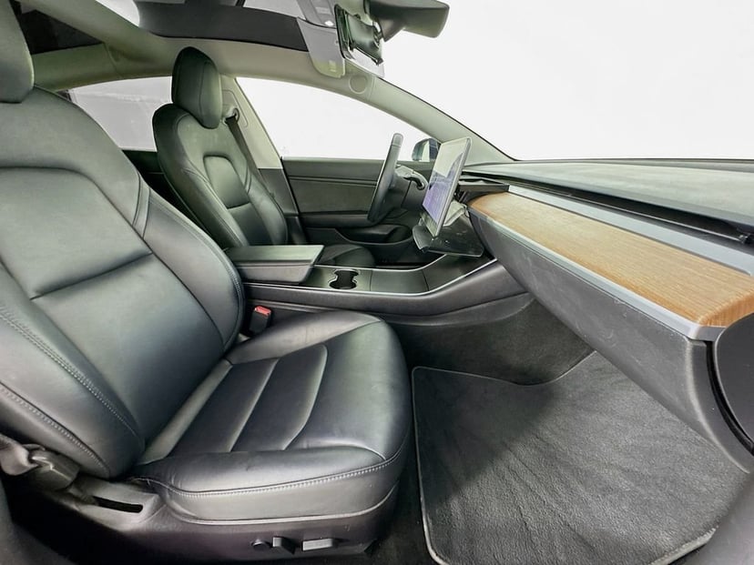 2018 Tesla Model 3 - Image 35
