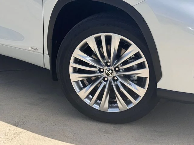 2026 Toyota Highlander Hybrid - Image 2