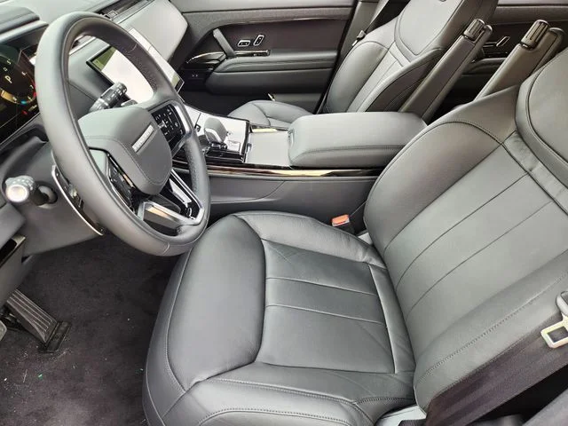 2025 Land Rover Range Rover Sport - Image 13