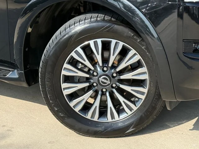 2023 Nissan Armada - Image 2