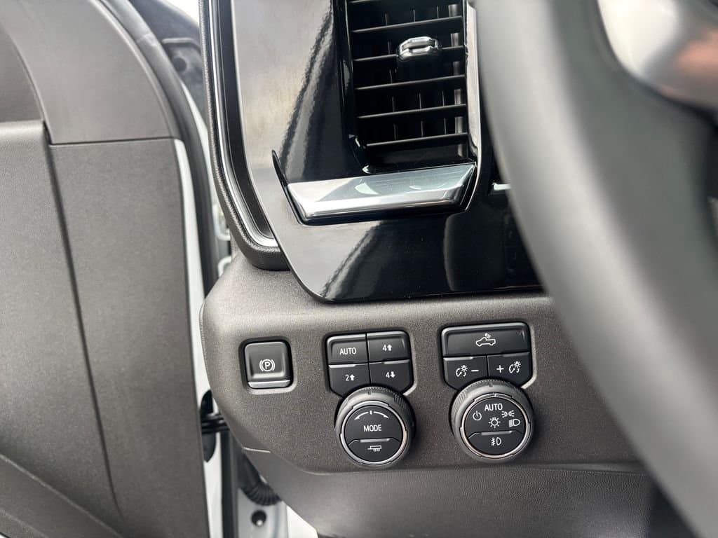 2025 Chevrolet Silverado 1500 - Image 22