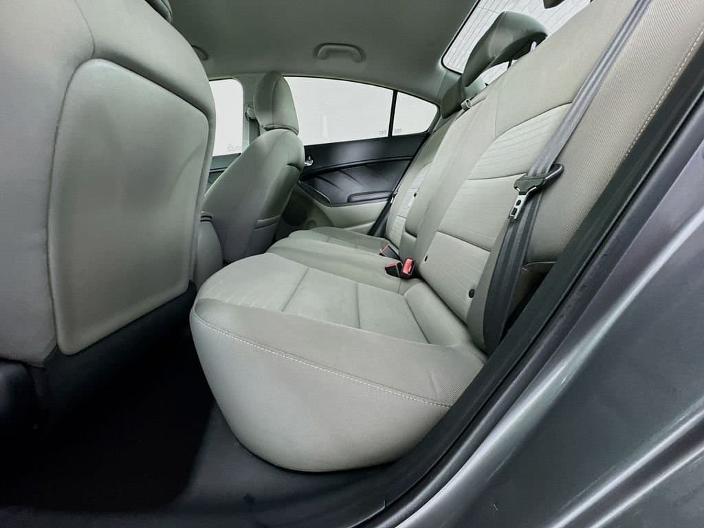 2016 KIA Forte - Image 28